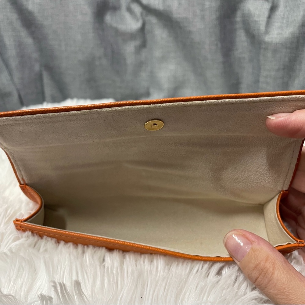 Tory Burch Case - Picture 6 of 7